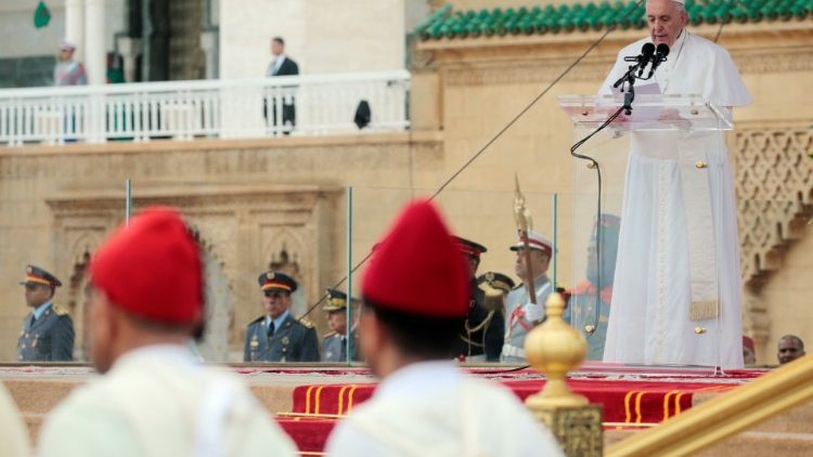 मोरक्को में  राजनायिको को संबोधित करते हुए संत पापा फ्राँसिस