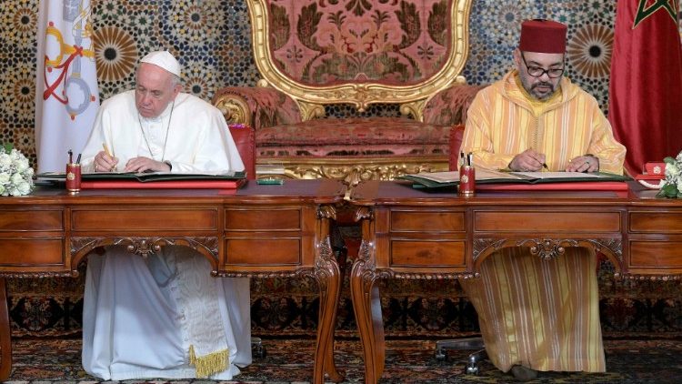 البابا فرنسيس مع العاهل المغربي