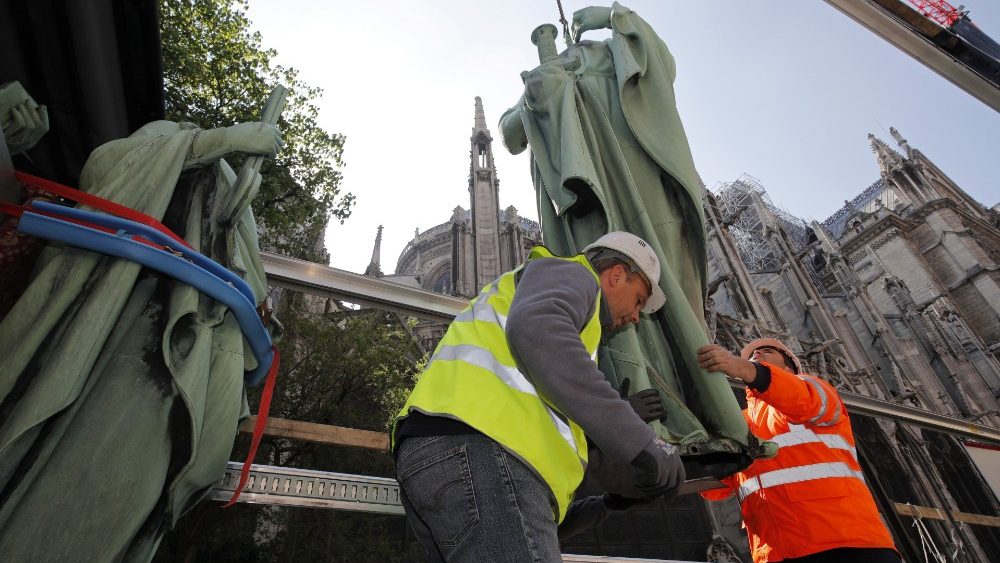 statues-are-removed-from-the-spire-of-notre-d-1554996867541.JPG
