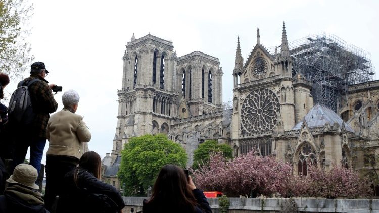 people-take-pictures-of-notre-dame-cathedral--1555417453649.JPG