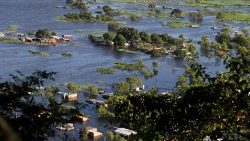a-flooded-area-is-seen-after-the-paraguay-riv-1555426457746.JPG