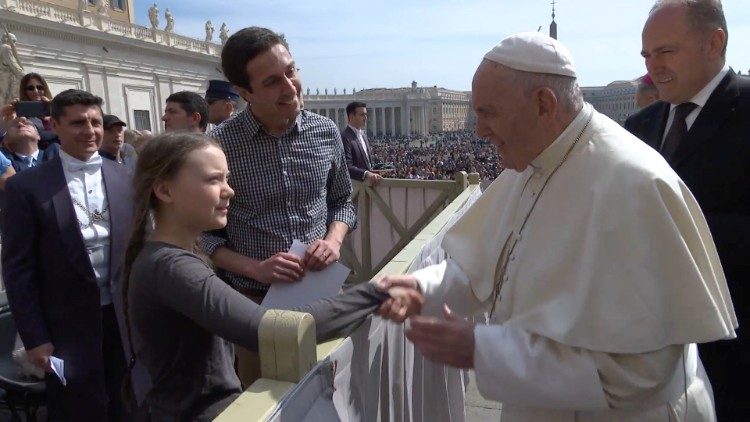 Klimaaktivistin Greta Thunberg 2019 bei einer Begegnung mit dem Papst