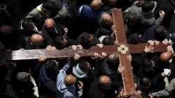 worshippers-carry-a-wooden-cross-during-a-goo-1555676649044.JPG