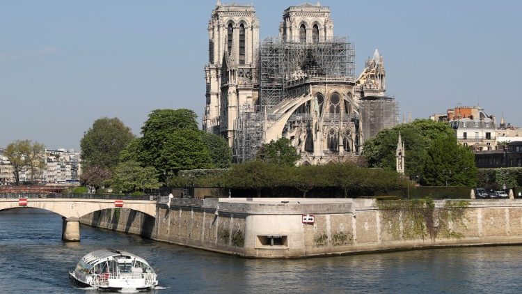 Vue sur Notre-Dame depuis le pont de la Tournelle, le 20 avril dernier
