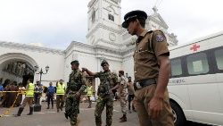 sri-lankan-military-officials-stand-guard-in--1555828440732.JPG
