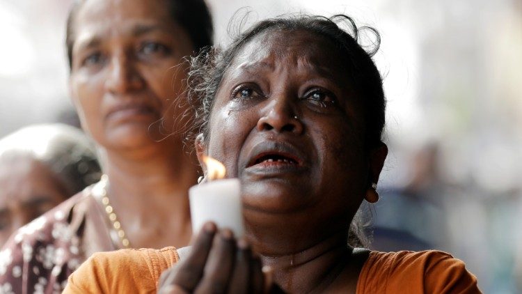Landssorg i Sri Lanka efter terrorattentat mot kyrkor och hotell som har skördat hundratals liv