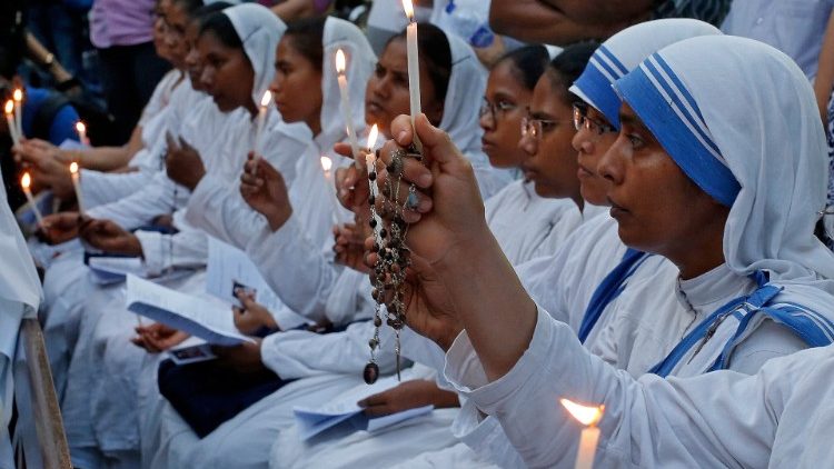 Molitva za Šri Lanku pred crkvom u Kolkati (Indija)