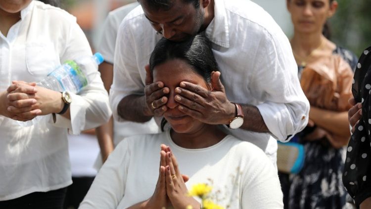 Trauernde in Negombo (Sri Lanka)
