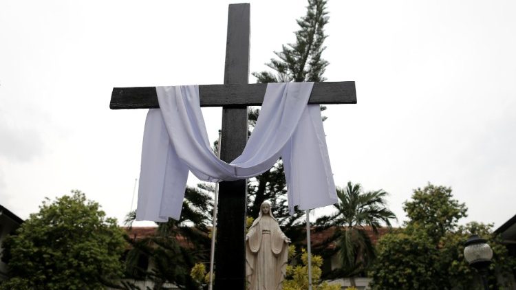 Sri Lanka - Omaggio ai martiri cristiani uccisi nella strage di Pasqua/