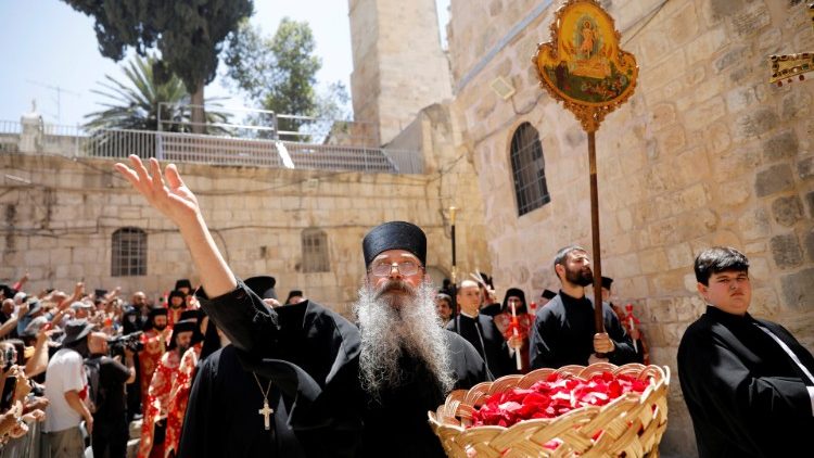 Православни в неделята на Възкресение Христово във Йерусалим