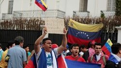 venezuelans-living-in-costa-rica-protest-agai-1556675098447.JPG