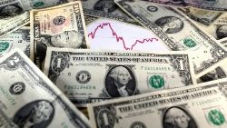 file-photo--u-s--dollar-notes-are-seen-in-fro-1556737312130.JPG