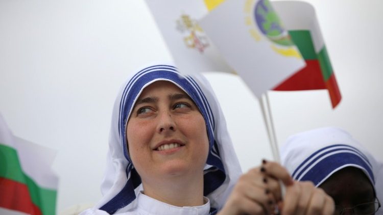  Motrat e Nënë Terezes, në  pritje të Papës, në Bullgari