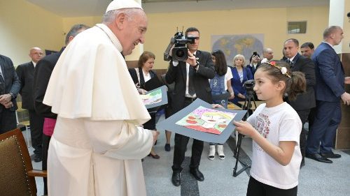Papst vor Flüchtlingen in Sofia: Migration ist „Kreuz der Menschheit"