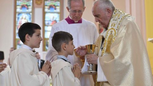Misa del Papa en Rakovski: nuestro apellido es "cristiano"