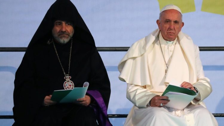 Papst Franziskus beim Friedenstreffen mit Vertretern mehrerer Glaubensgemeinschaften in Sofia