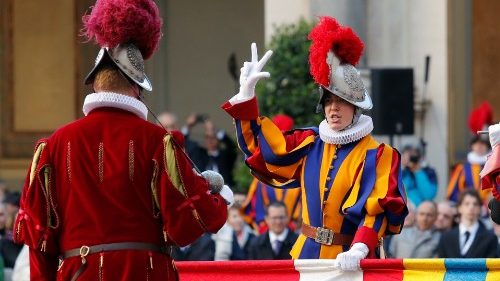 23 neue Schweizergardisten haben im Vatikan ihren Eid abgelegt