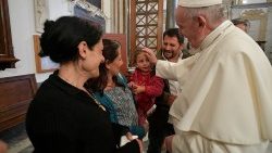 pope-francis-meets-with-a-roma-family-in-rome-1557425060239.JPG