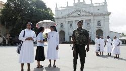 nuns-wait-outside-st--lucia-cathedral-as-an-a-1557568133507.JPG