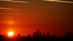 the-sun-rises-behind-the-shard-and-the-financ-1557729237713.JPG