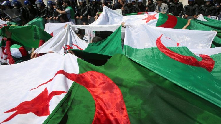 Manifestação nas ruas de Argel