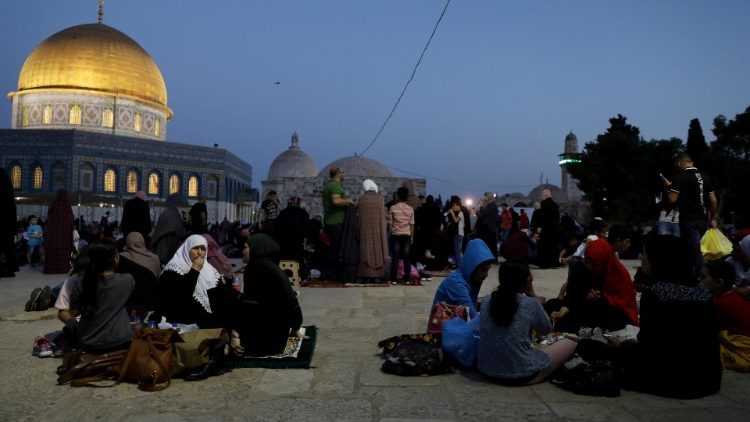 Islamisches Fastenbrechen am Felsendom in Jerusalem