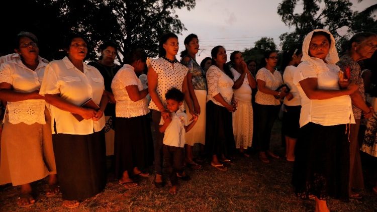 Polacy pomagają ofiarom ataków na Sri Lance 