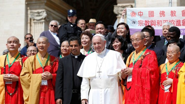 ĐTC với các nhà sư Phật giáo Đài Loan tại Vatican