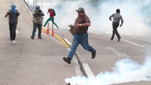 Continúan las protestas de maestros y médicos en Honduras