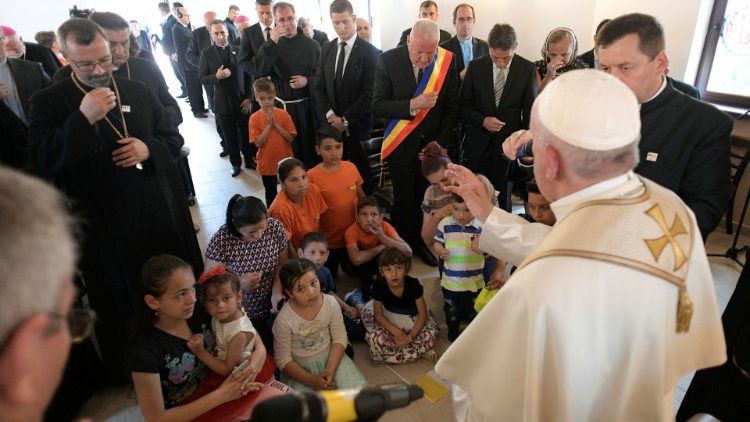 Ferenc pápa a balázsfalvi romák körében