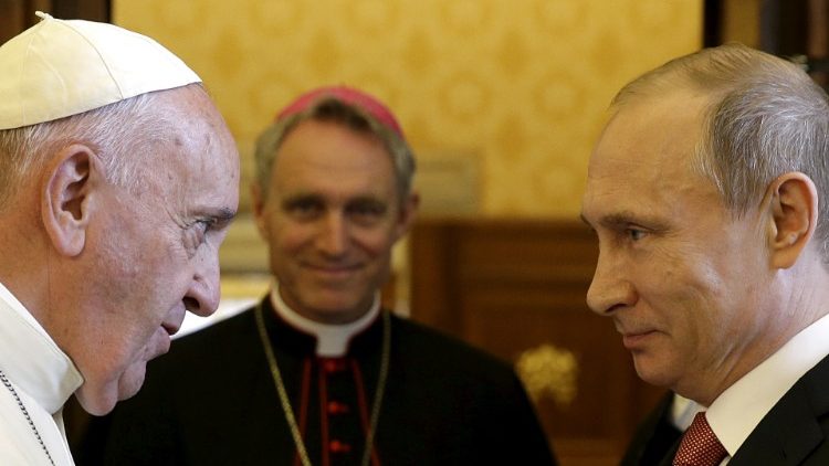 Папата Фрањо со рускиот претседател Путин