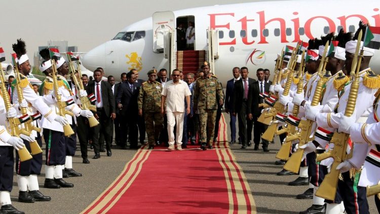 Le Premier ministre éthiopien Abiy Ahmed arrive à Khartoum, le 7 juin 2019