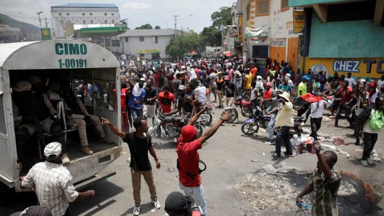 Le proteste della popolazione a Port-au-Prince