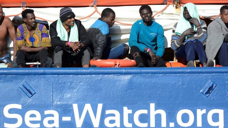 Migranti a bordo della Sea Watch 3 