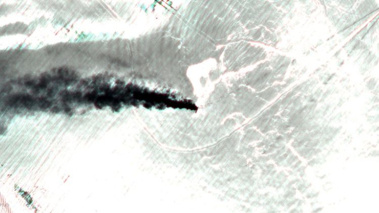 Immagine satellitare della petroliera Front Altair in fiamme nel Golfo di Oman