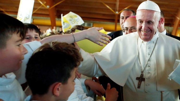 Папа Франциск під час душпастирського візиту до Камеріно (Італія)