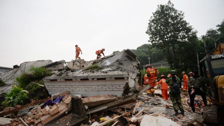 सिकुअन शहर के चांगनंग प्रांत में आये भूकम्प में 12 लोगों की मौत 