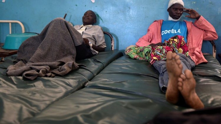 Diese Opfer ethnisch motivierter Gewalt werden im Krankenhaus von Bunia in der Provinz Ituri behandelt