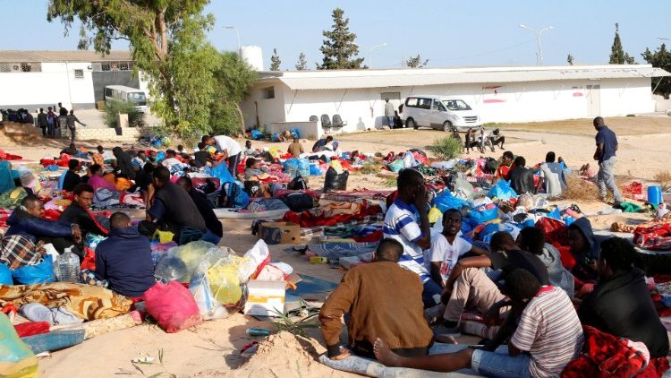 Мигранти в Либия