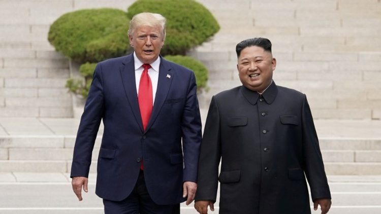  El presidente estadounidense Trump y el líder norcoreano Kim Jong Un en la Zona Desmilitarizada de Corea