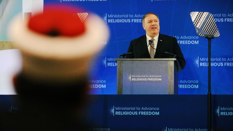 Mike Pompeo na waszyngtońskiej konferencji o wolności religijnej