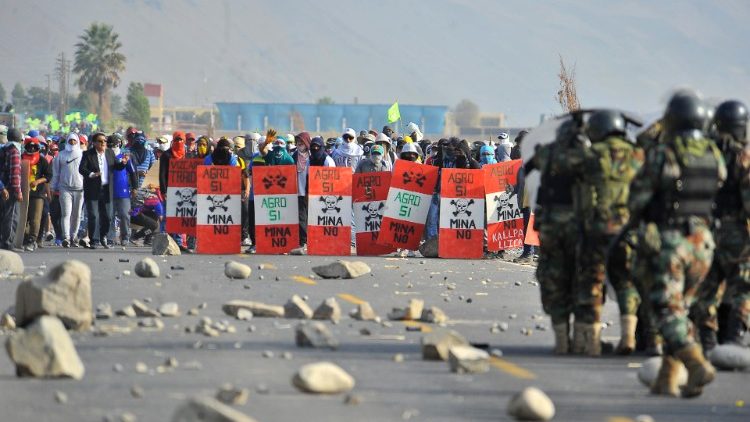 Demonstration gegen das milliardenschwere Kupferabbauvorhaben Tia Maria in Arequipa