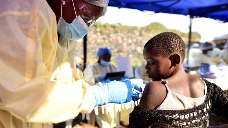 Skiepijimas nuo ebolos Afrikoje