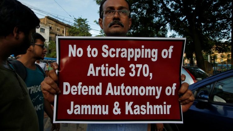 Protesti u Kašmiru protiv odluke indijske Vlade