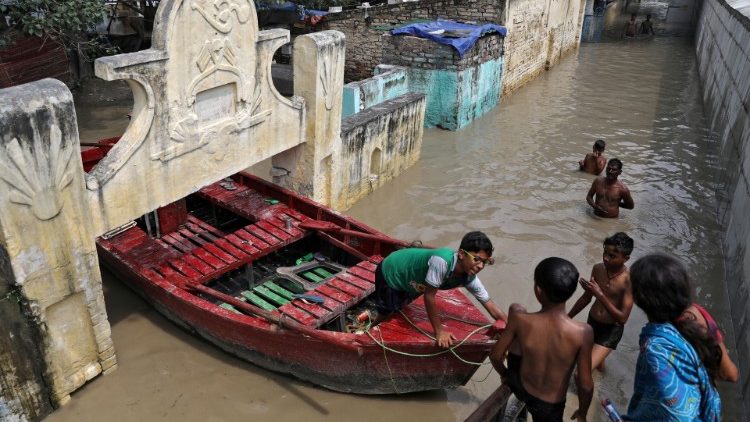 यमुना नदी के तट पर बाढ़ पीड़ितों का दृश्य, नई दिल्ली 21.08.2019