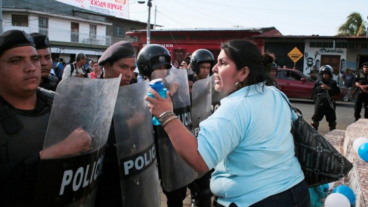 Nikaragua: rząd Daniela Ortegi uderza w najuboższych