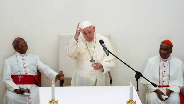 Papst Franziskus spricht zu den Klausurschwestern