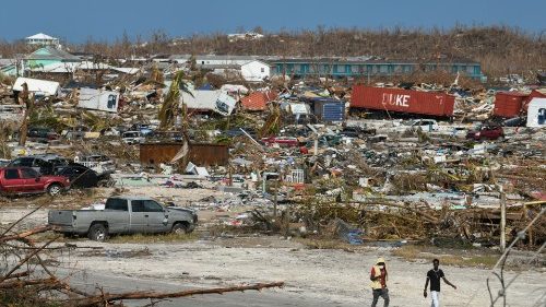 Папа выразил близость пострадавшими от урагана «Дориан»