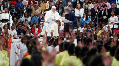 Papež v Akamasoi: Hvala za vaše preroško pričevanje, ki poraja upanje