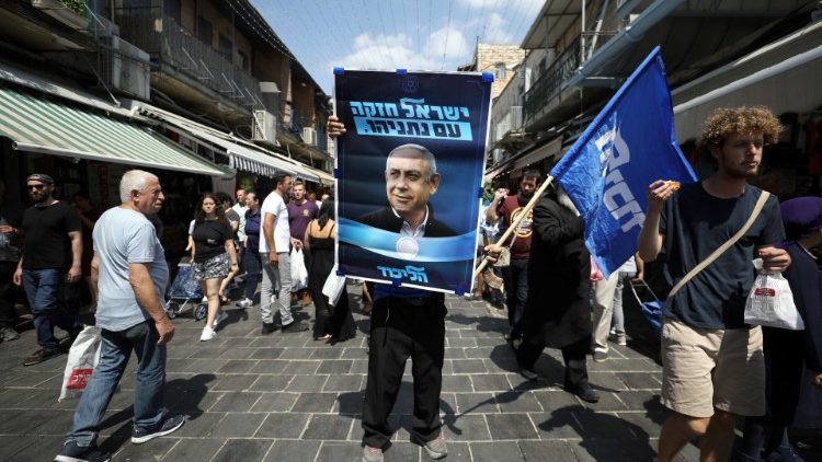 Un soutien du Premier ministre sortant Benjamin Netanyahu sur le marché de Jérusalem, le 13 septembre 2019